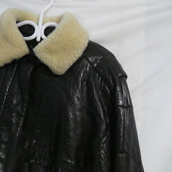 Black Leather Jacket | Made In Canada | size 10 | Waist Buckles | Sherpa Collar - Picture 5 of 16